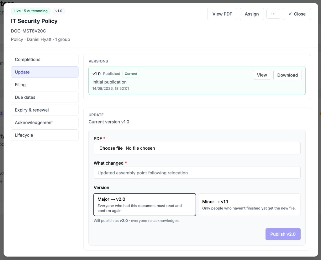 IT Security Policy manage screen on Update, with v1.0 current and Major v2.0 selected so everyone re-acknowledges